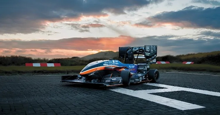 ADLINK wspiera zespół Formula Student Team Delft w konstruowaniu autonomicznego samochodu wyścigowego nowej generacji, DUT26